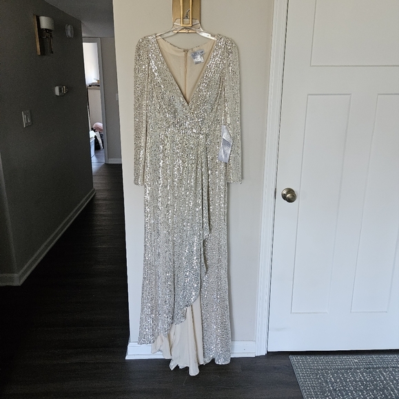 Ieena for Mac Duggal Silver Sequin High Slit Ruffle Formal Gown NWOT Size 10 - Picture 2 of 16